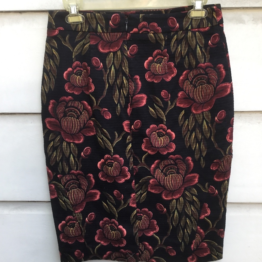 Ann Taylor black floral pencil skirt in fall colors 4 NWOT - Picture 2 of 5